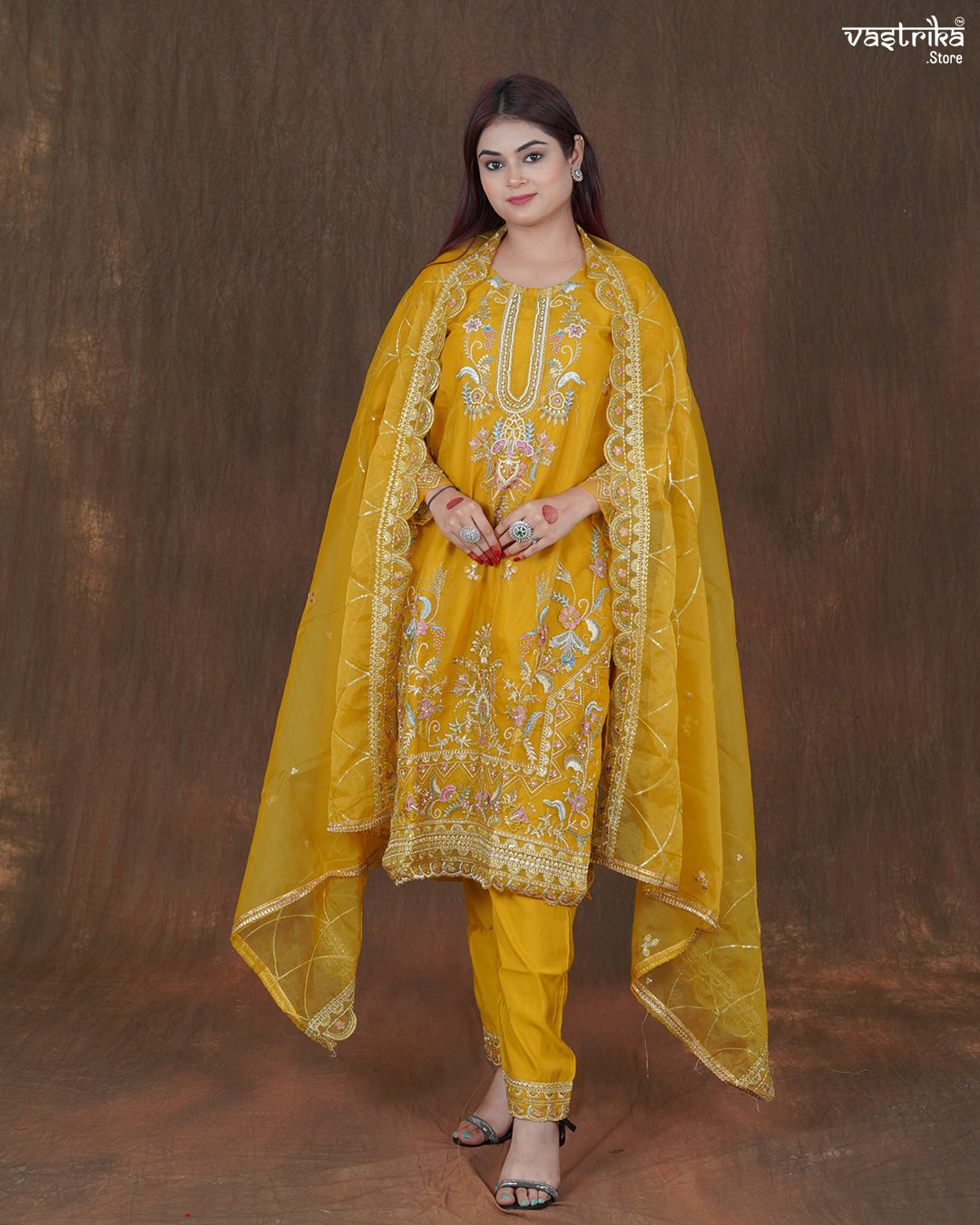 Zariya Handworked Jari Kurti Set with Lace Dupatta