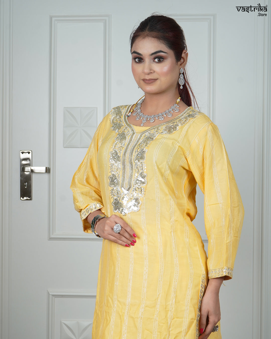 Classic Jari Embroidered Kurti Ensemble