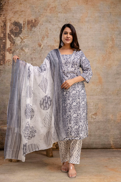 Resham Work V-Gala Kurti with Simple Bottom & Heavy Resham Work Dupatta
