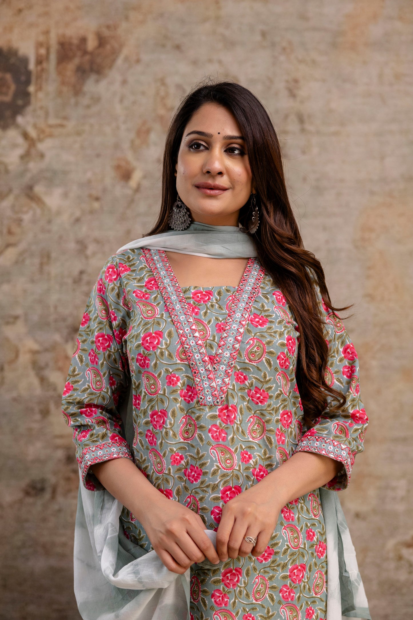 Elegance Unfolded: Resham-Embroidered Printed Kurti with V-Neck, Dual-Toned Dupatta & Tailored Trouser Set