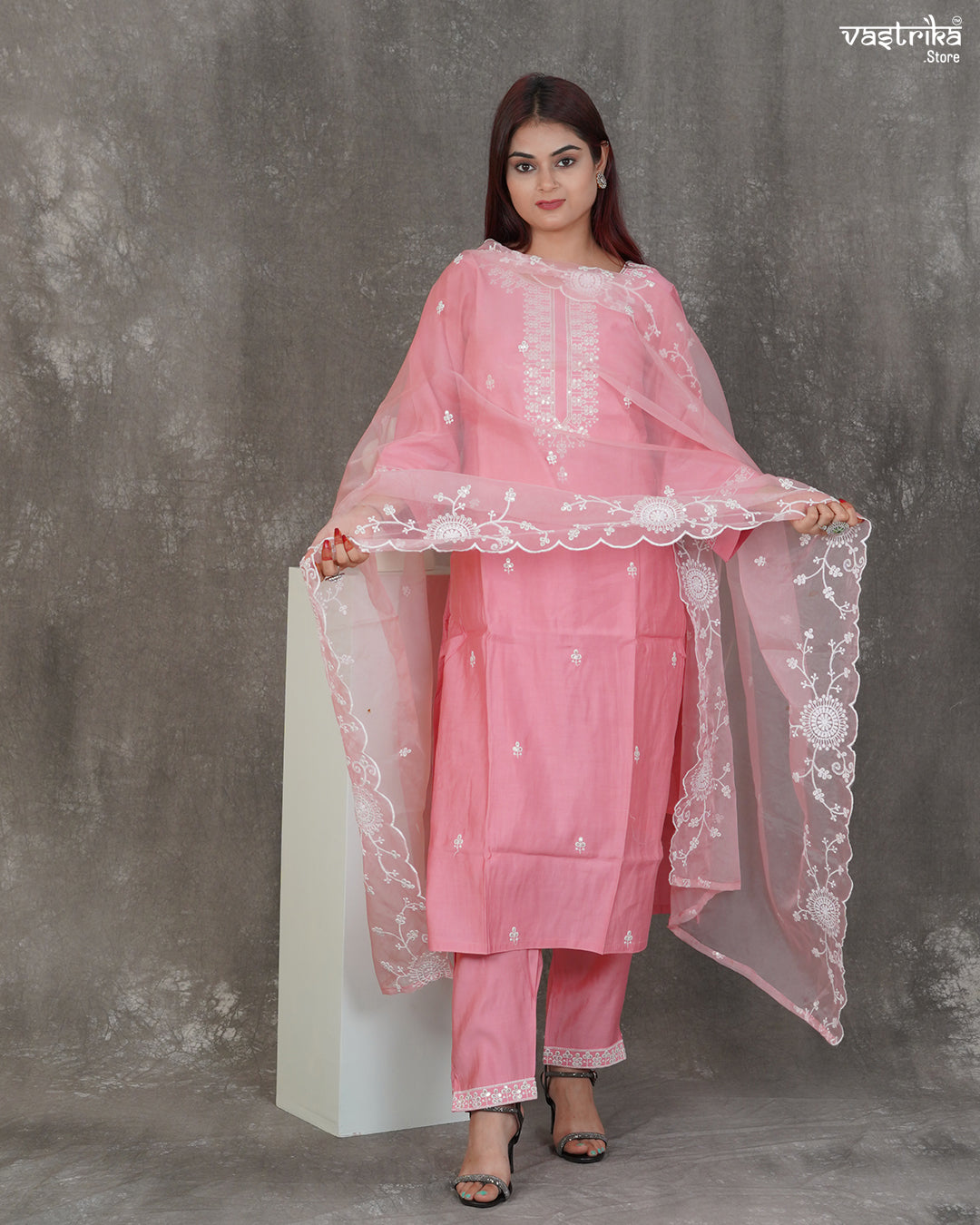 Zohra Threadwork Kurti Set with Organza Dupatta