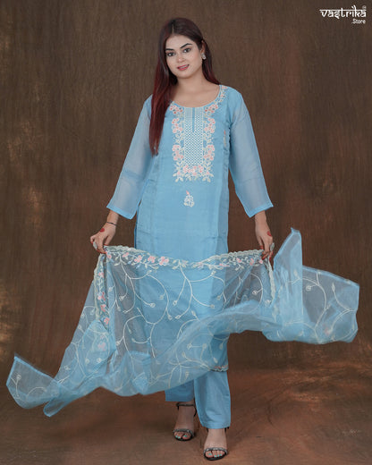 Nazira Threadwork Kurti Set with Embroidered Organza Dupatta