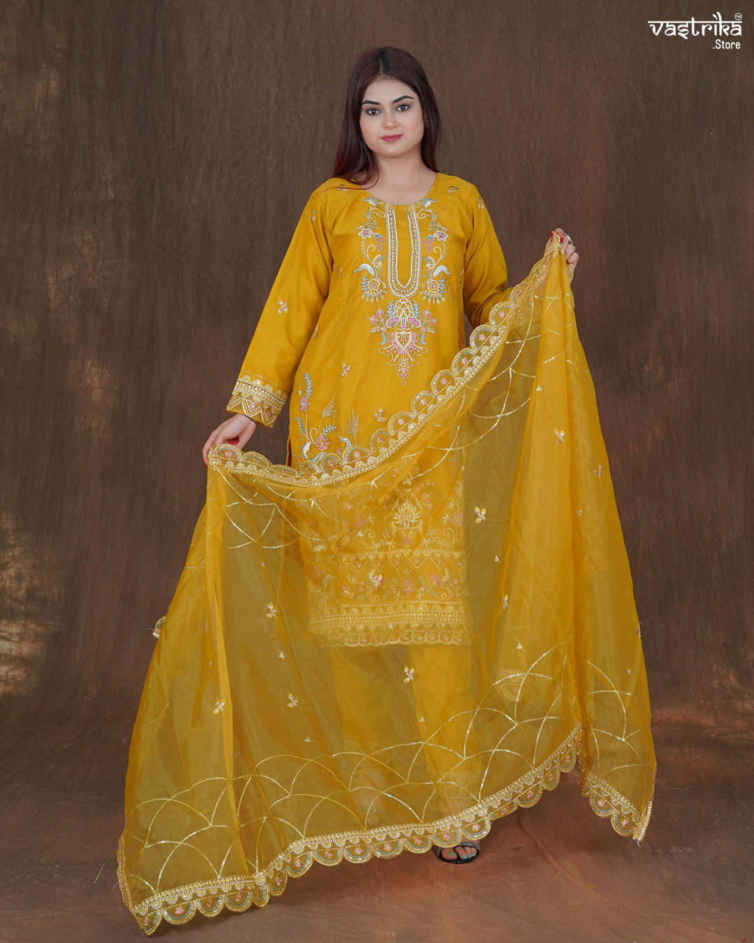 Zariya Handworked Jari Kurti Set with Lace Dupatta