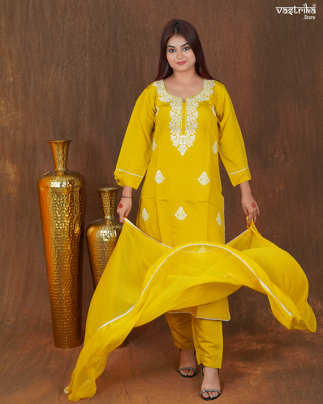 Naira Threadwork Kurti Set with Chiffon Dupatta