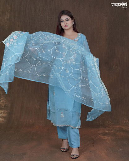 Nazira Threadwork Kurti Set with Embroidered Organza Dupatta