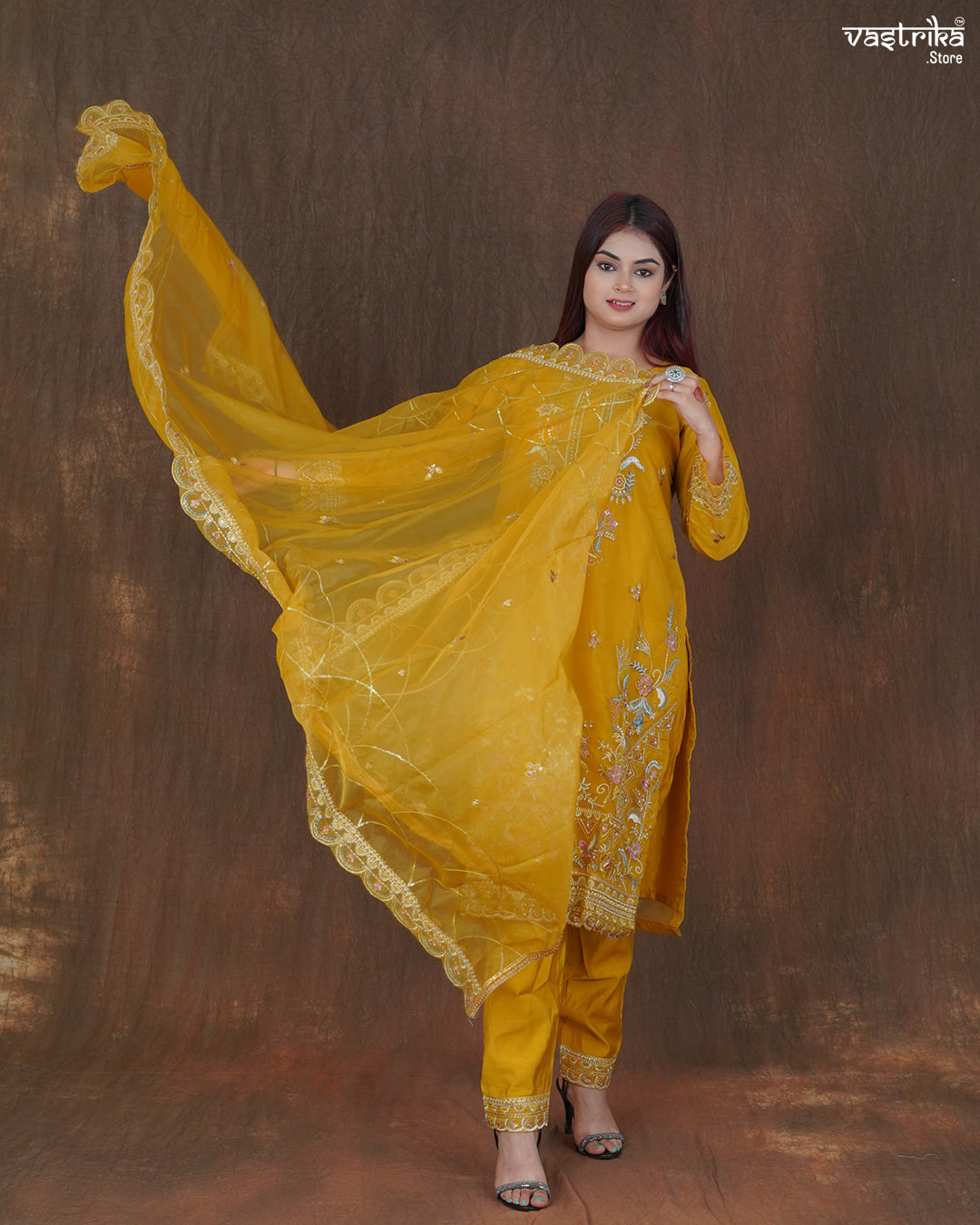 Zariya Handworked Jari Kurti Set with Lace Dupatta