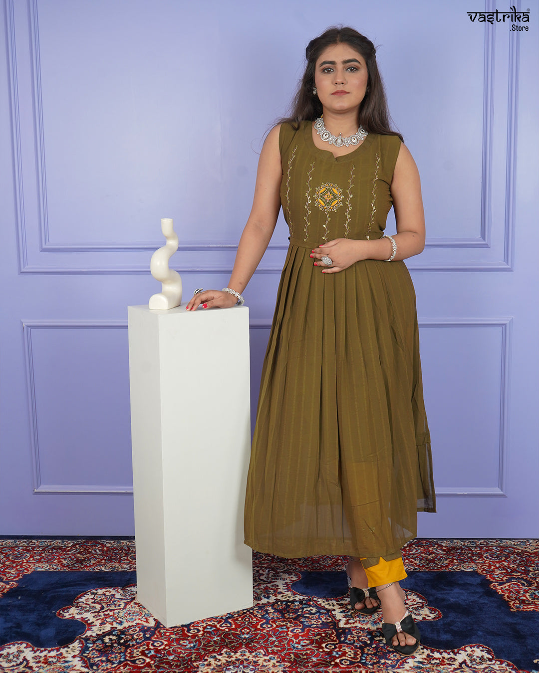 Elegant Handworked V-Wing Kurti Set