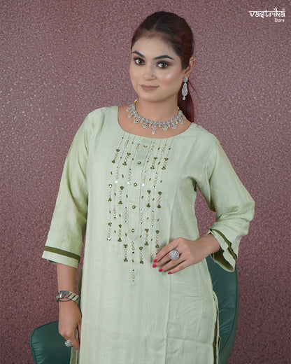 Handcrafted Elegance – Premium Ethnic Kurti Set