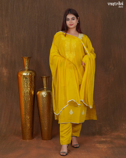 Naira Threadwork Kurti Set with Chiffon Dupatta