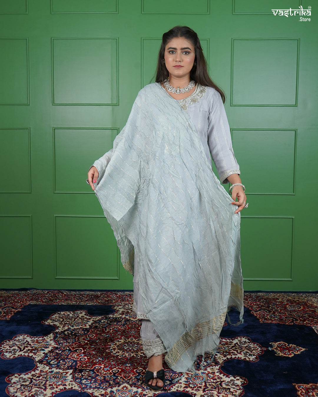 Graceful Jari Thread Embroidered Kurti Set