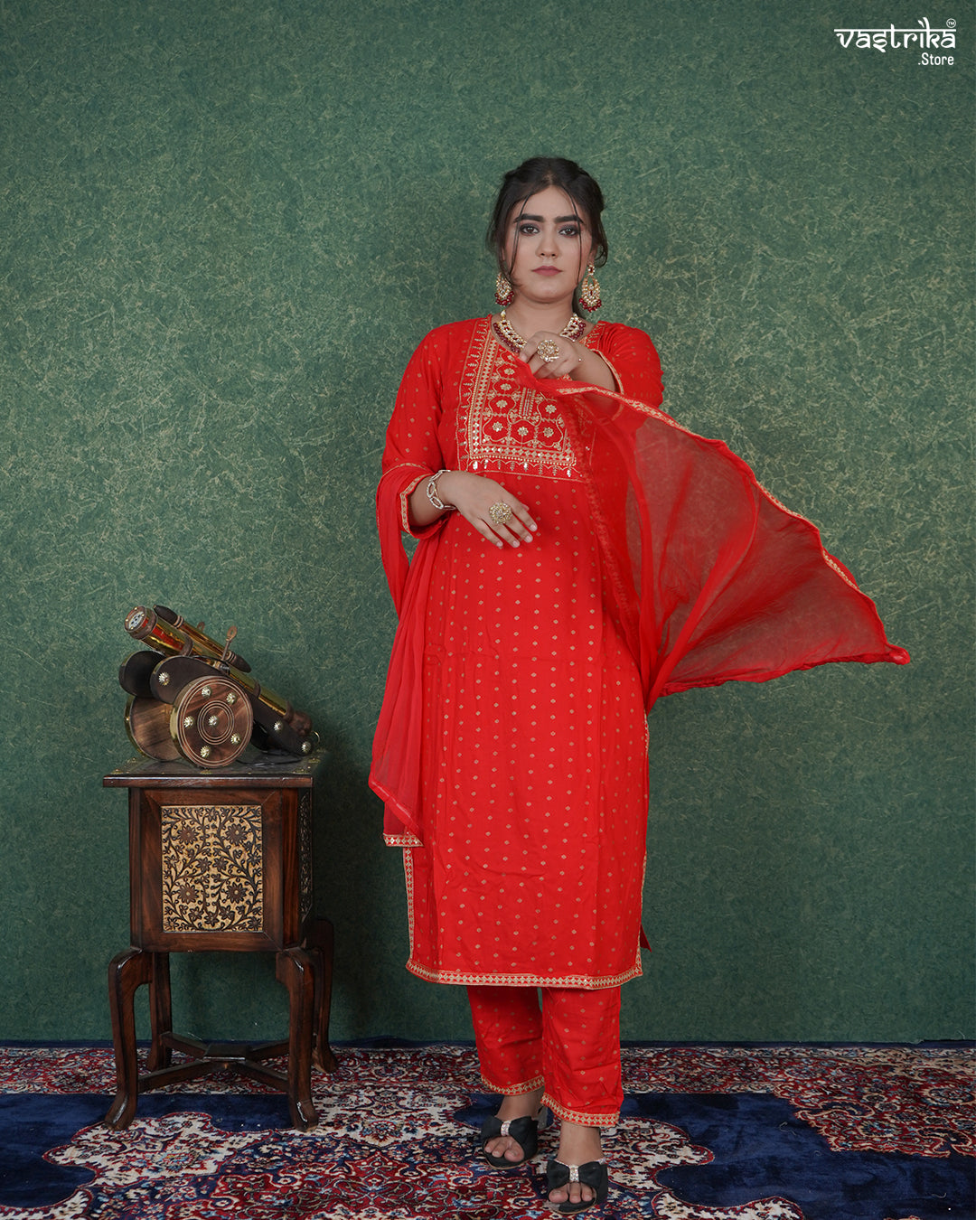 Elegant Thread & Resham Work Kurti Set