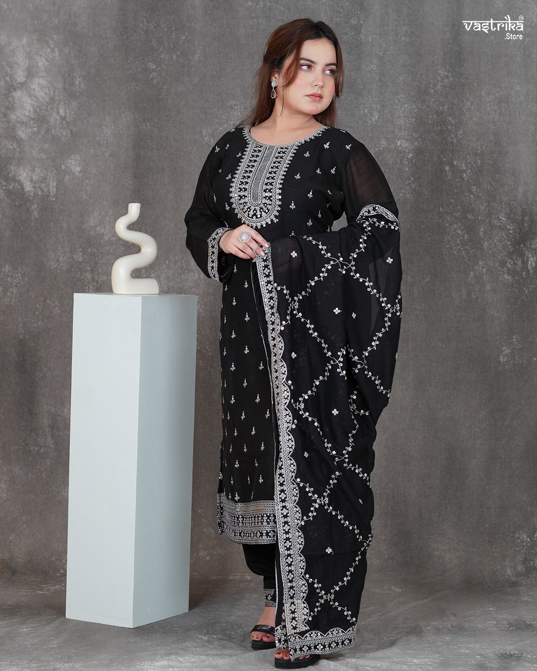 Round Neck Kurti Set with Full Jaal Dupatta & Ponchu Style Trouser