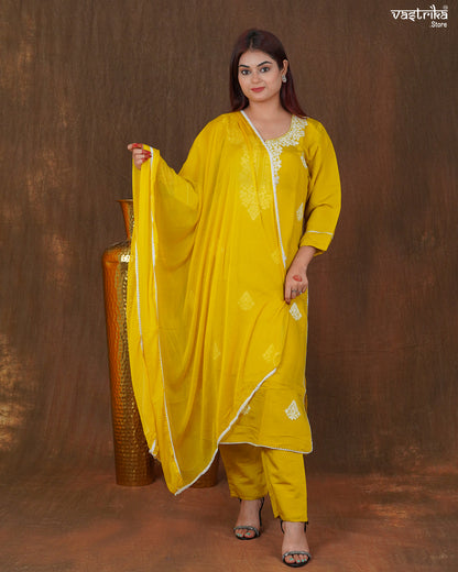 Naira Threadwork Kurti Set with Chiffon Dupatta