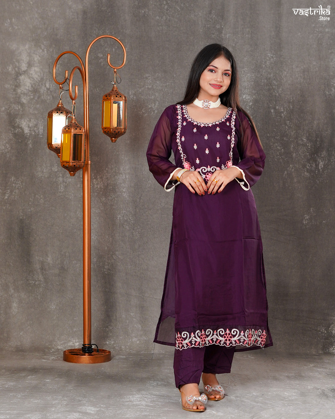 Jimmi Chuu Kurti Set with Resham & Thread Work
