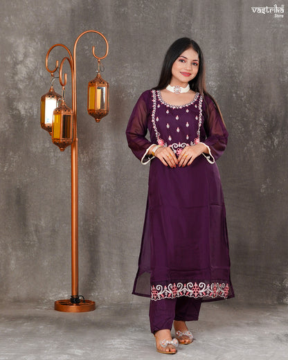 Jimmi Chuu Kurti Set with Resham & Thread Work