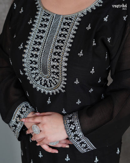 Round Neck Kurti Set with Full Jaal Dupatta & Ponchu Style Trouser