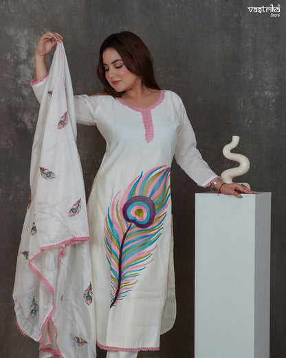 Elegant V-Neck Thread Work Kurti Set with Heavy Dupatta