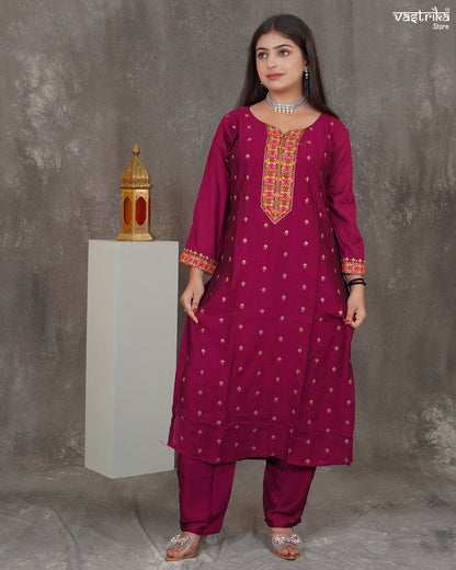 Booti Threadwork Kurti Set