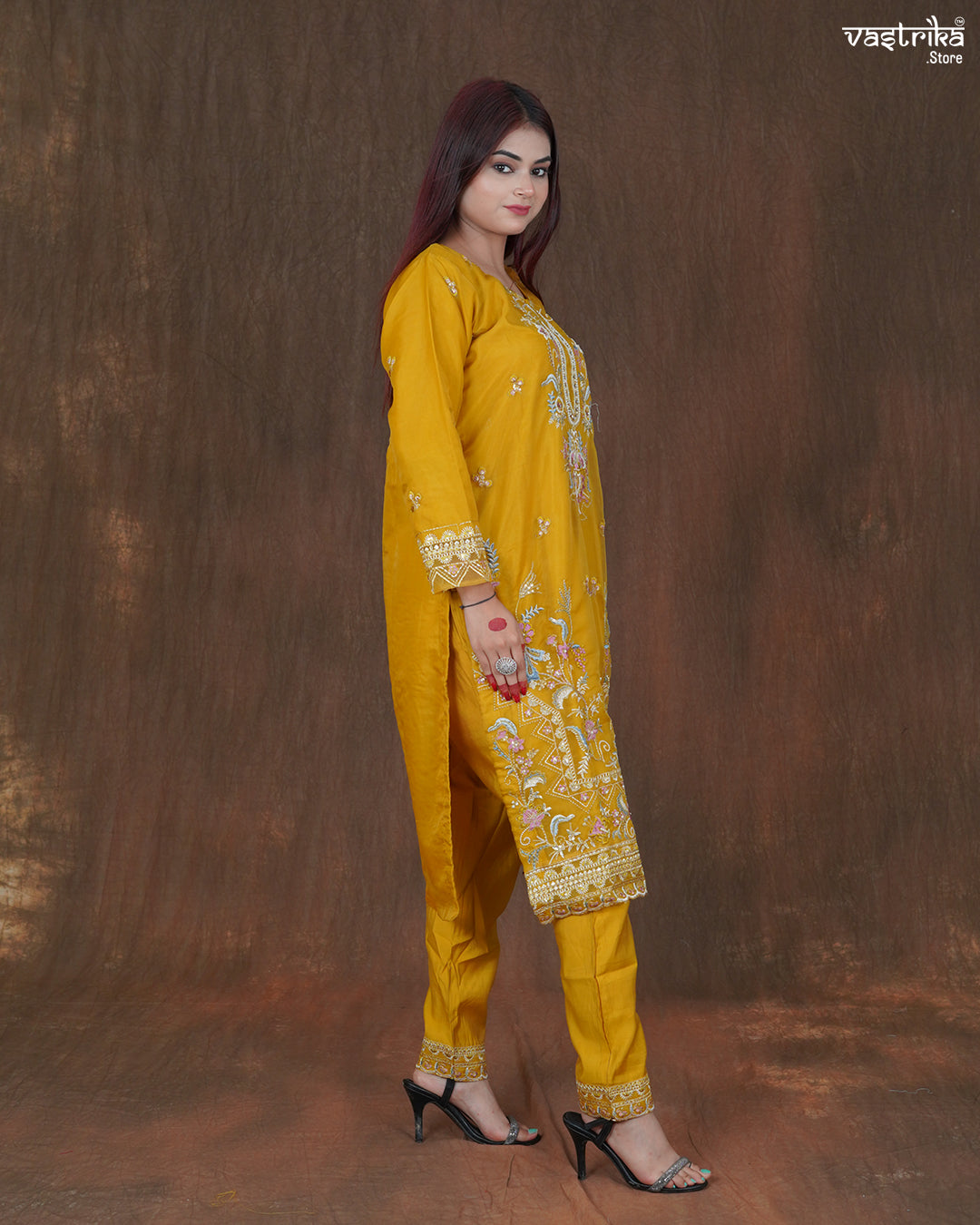 Zariya Handworked Jari Kurti Set with Lace Dupatta