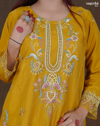 Zariya Handworked Jari Kurti Set with Lace Dupatta